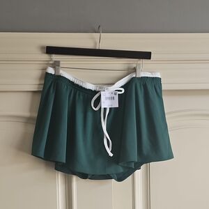 American Eagle Outfitters Skort L NWT Green
